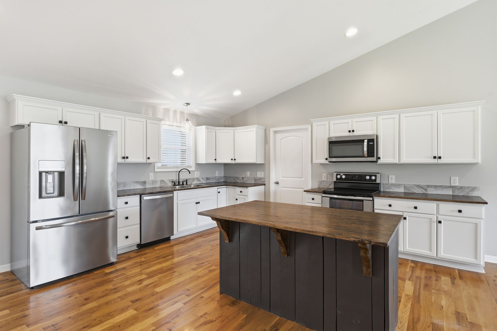 1041 Twin Creek Road Charlotte, TN 37036 - Photo 11 of 67