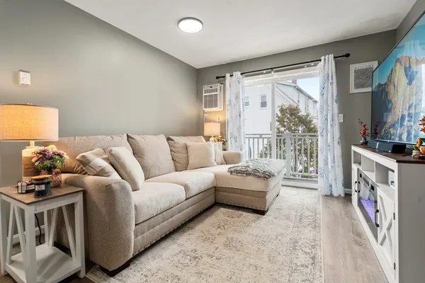 $319,900 | 8 Lafayette Park, Unit 7, Lynn, MA 01902