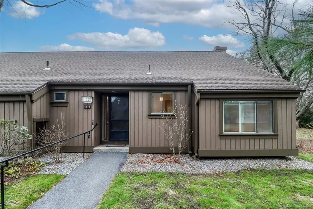 $225,000 | 487 Heritage Village, Unit B, Southbury, CT 06488