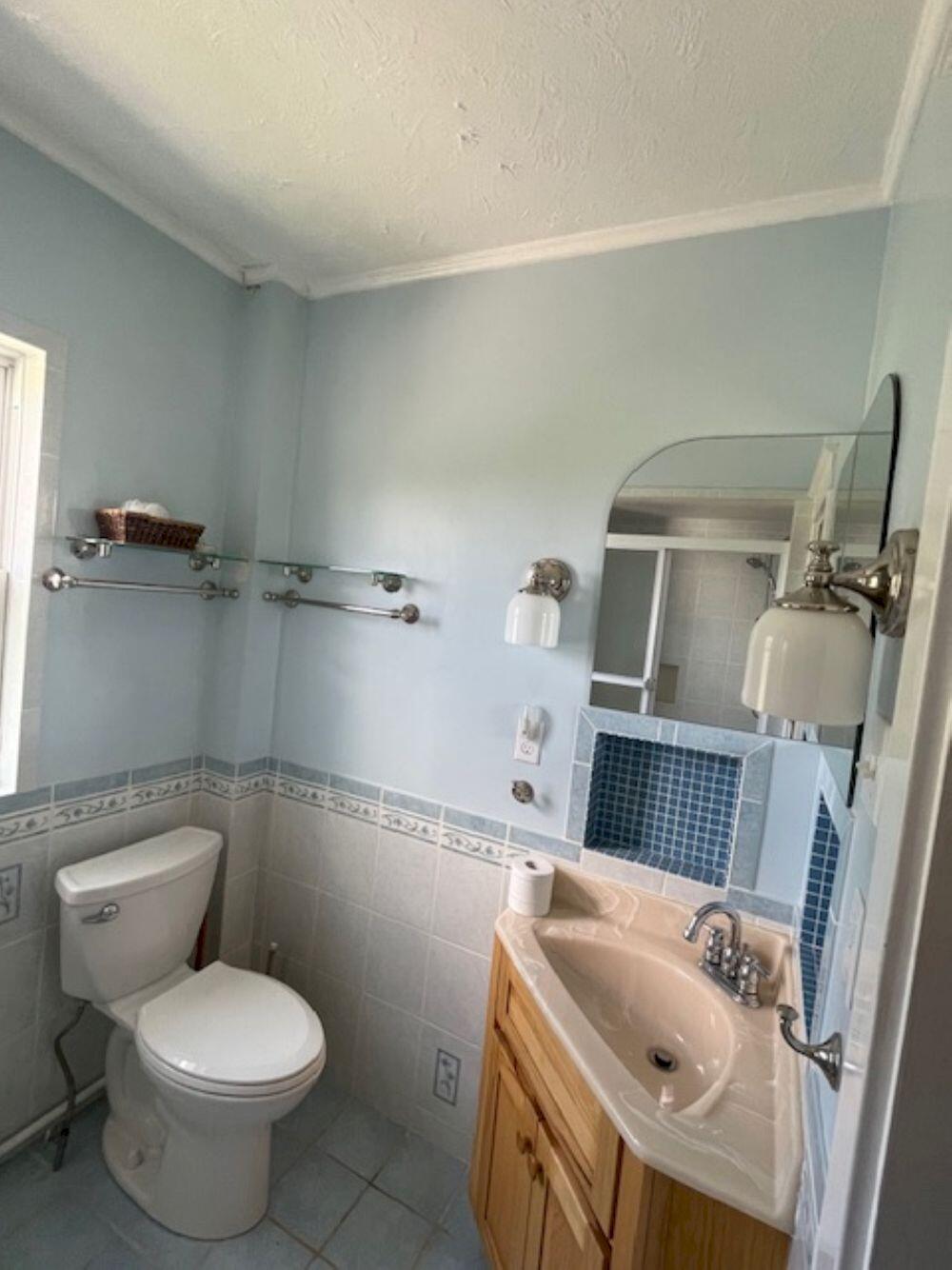 579 Main Street Jackman, ME 04945 - Photo 15 of 18 579 upstairs bathroom2_result