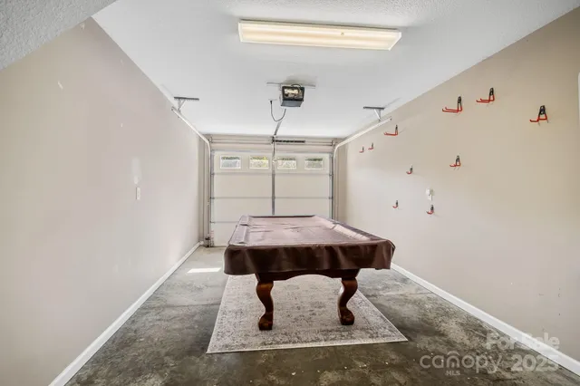 a view of a livingroom with furniture