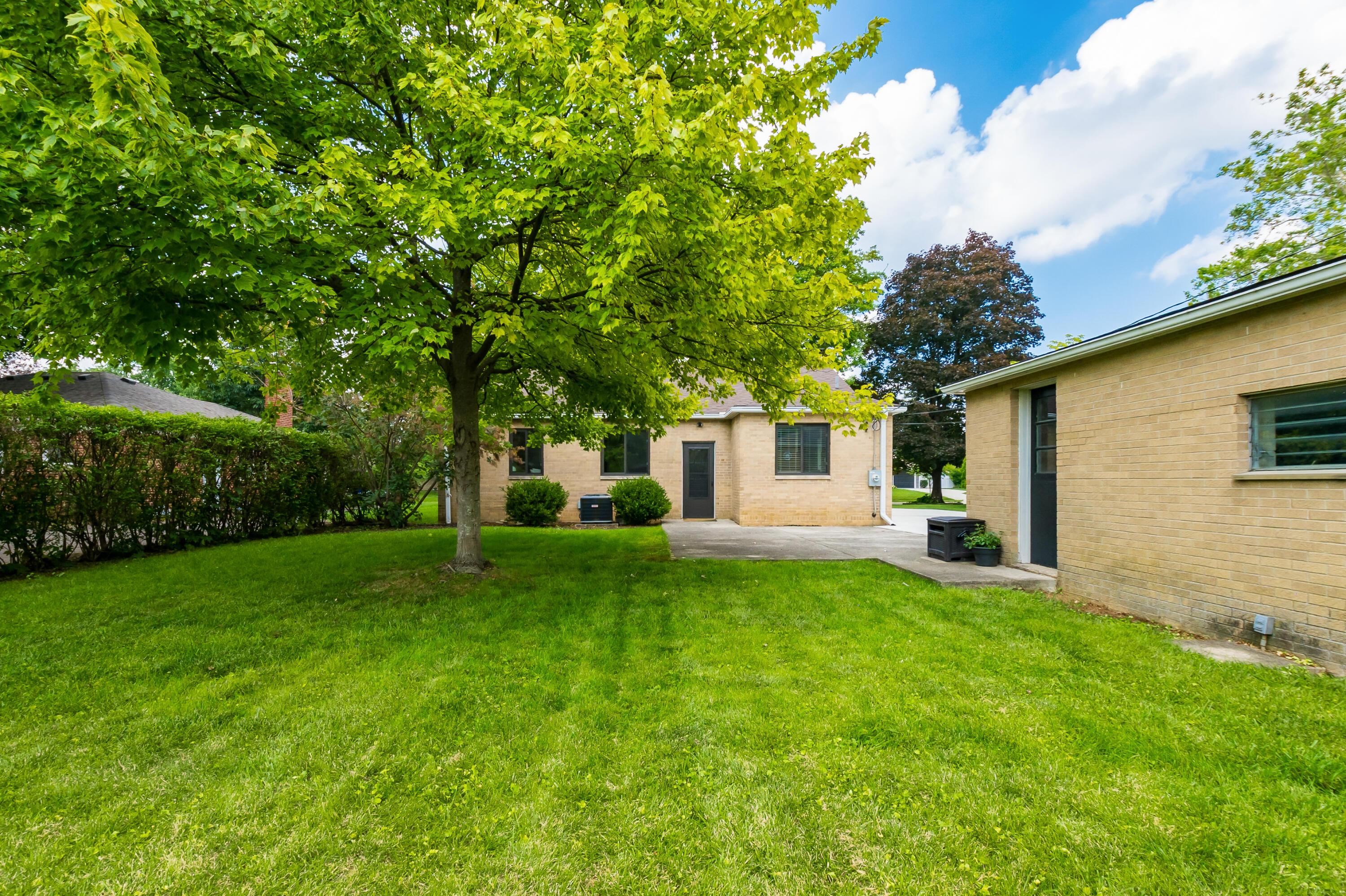 1929 Milden Road Upper Arlington, OH 43221 - Photo 35 of 36 Backyard