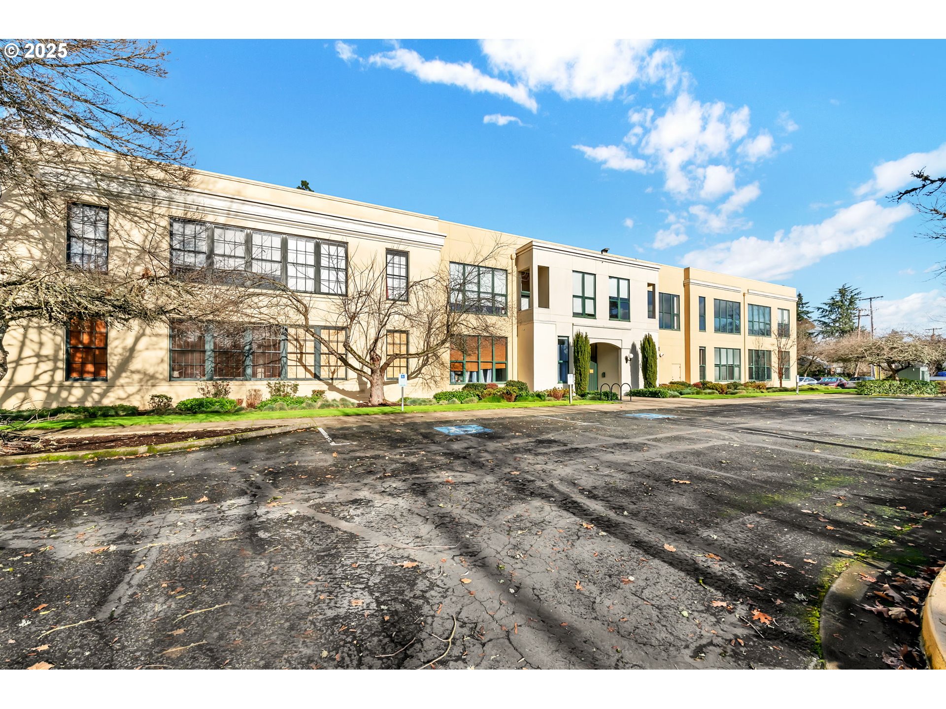 650 West 12th Avenue, Unit 211 Eugene, OR 97402 - Photo 38 of 39 a view of a building with a street