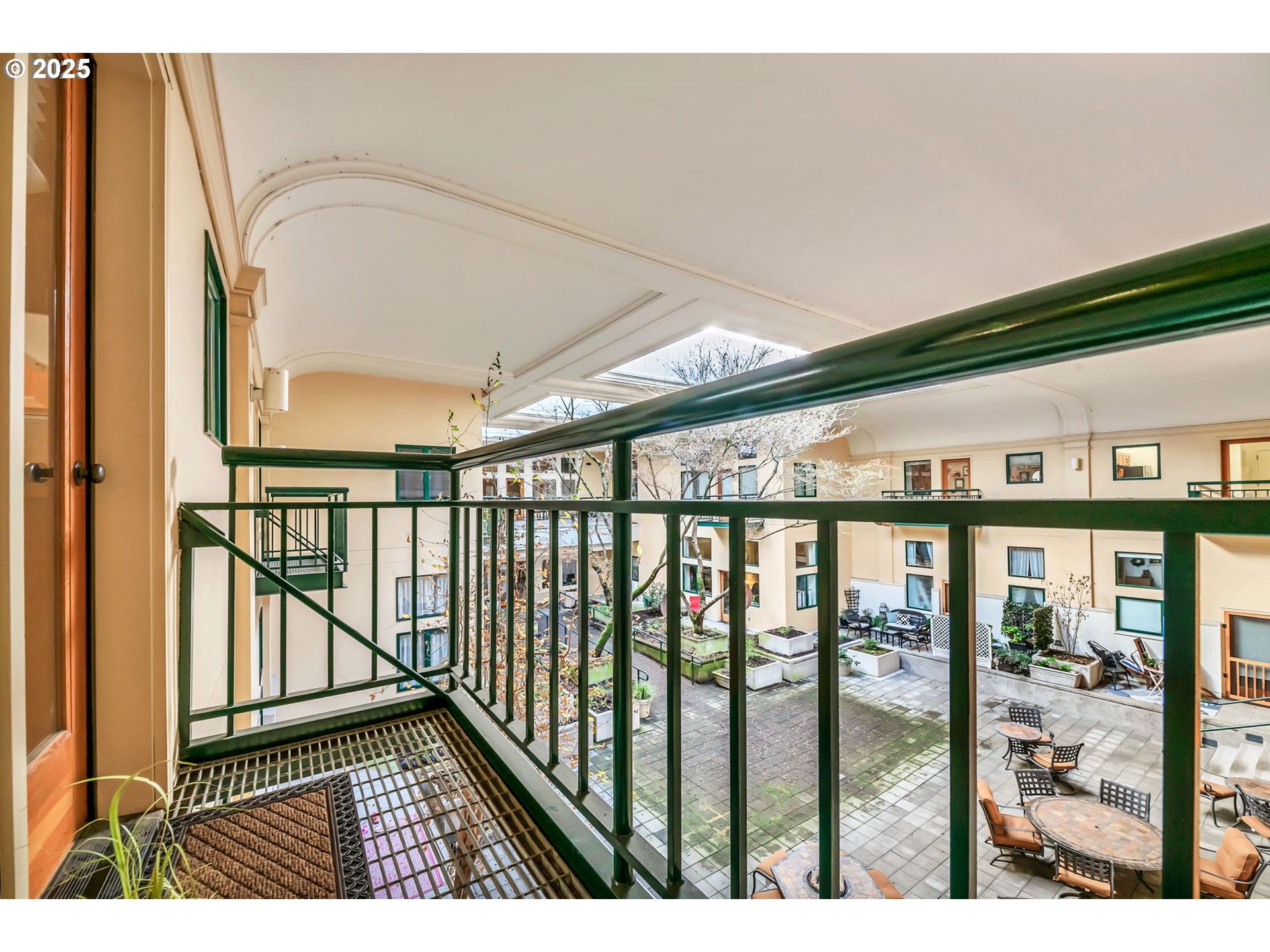 650 West 12th Avenue, Unit 211 Eugene, OR 97402 - Photo 4 of 39 a view of an entryway