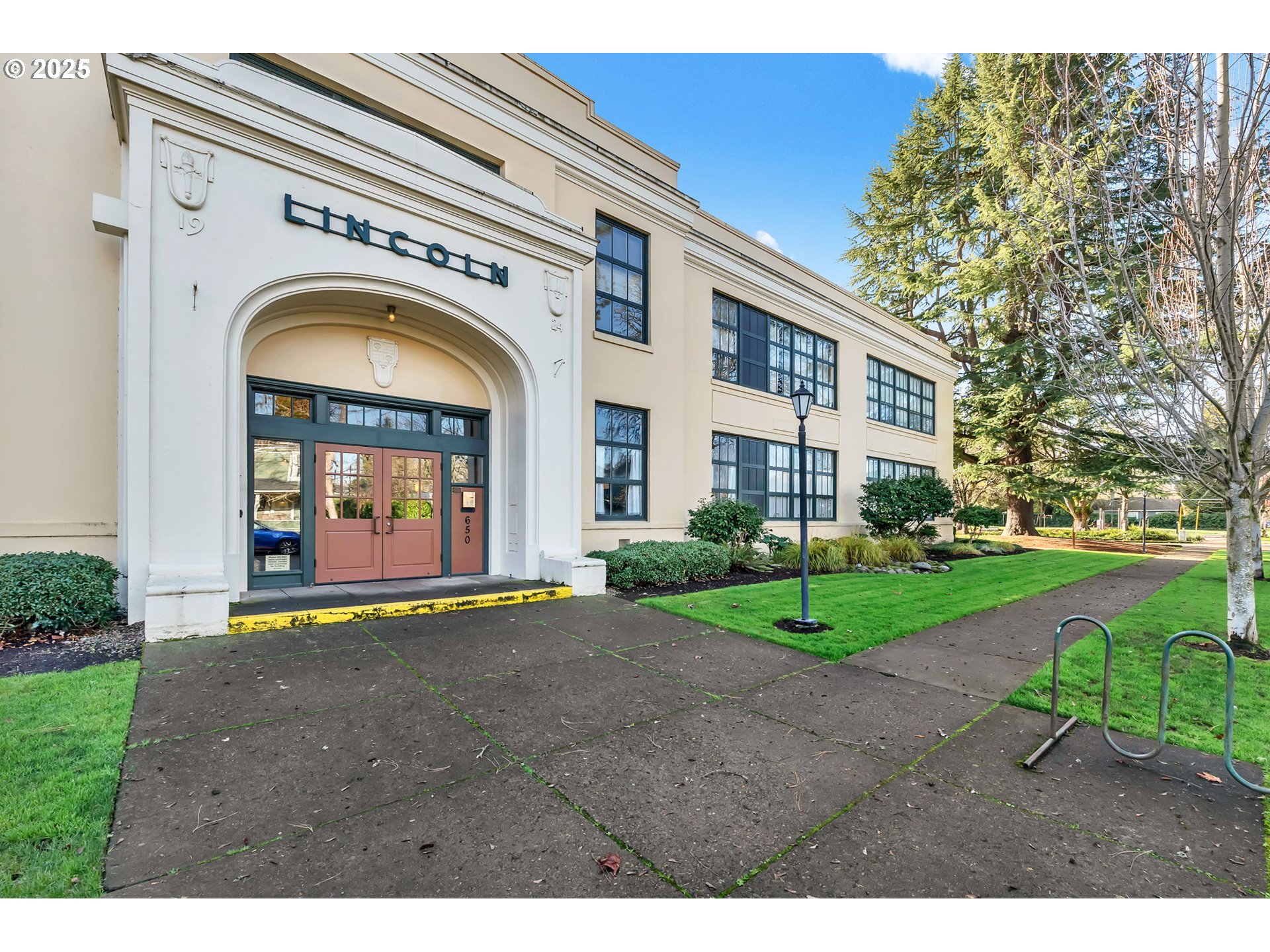 650 West 12th Avenue, Unit 211 Eugene, OR 97402 - Photo 6 of 39 a view of building with yard