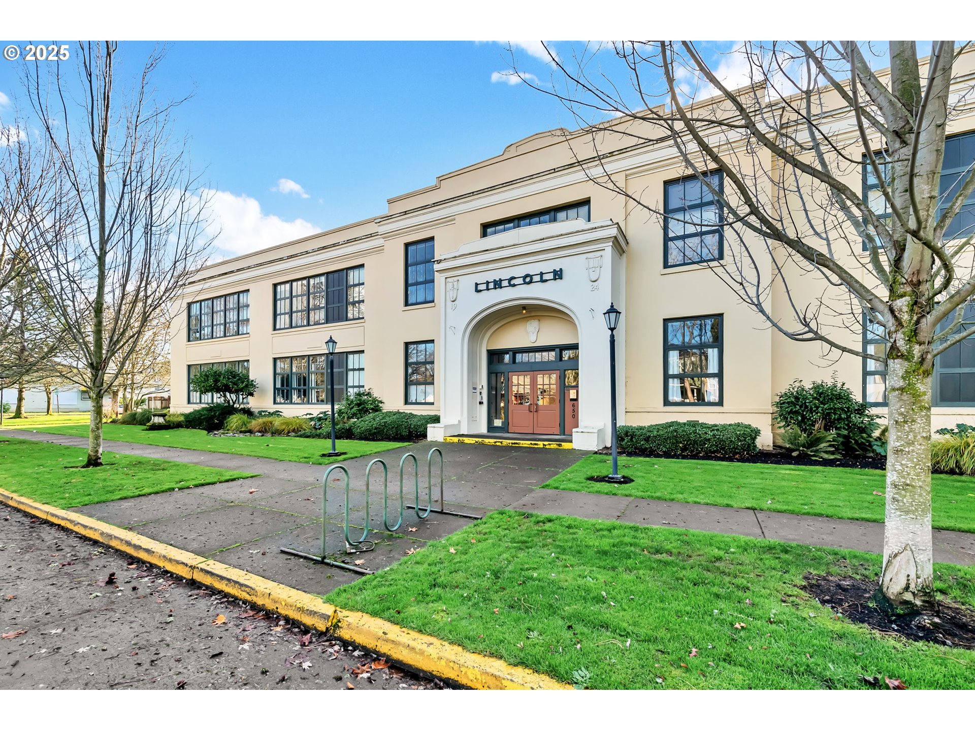 650 West 12th Avenue, Unit 211 Eugene, OR 97402 - Photo 7 of 39 front view of a house with a yard