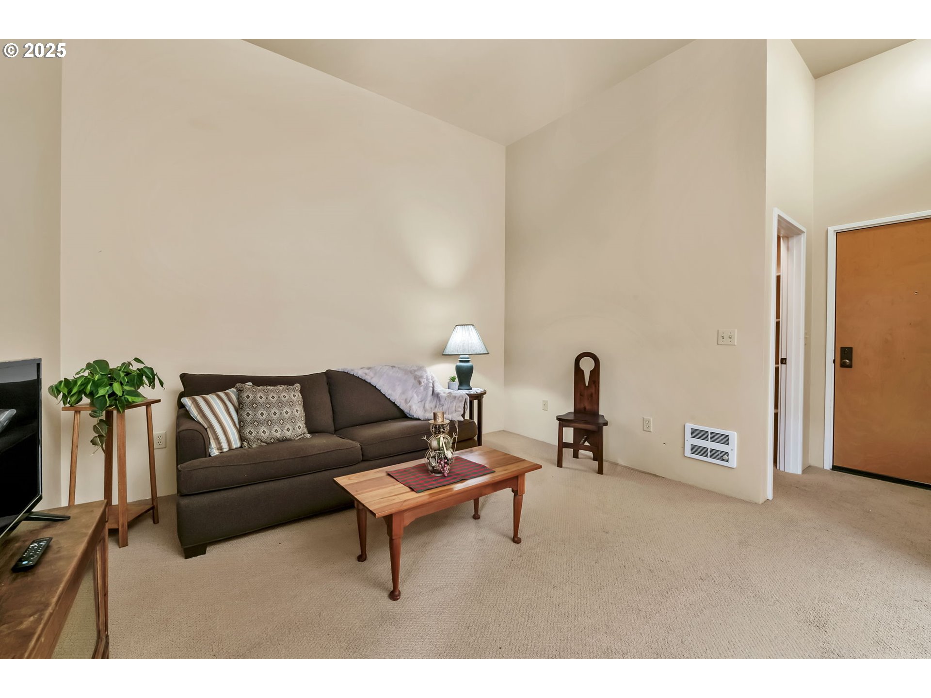 650 West 12th Avenue, Unit 211 Eugene, OR 97402 - Photo 9 of 39 a living room with furniture and a lamp
