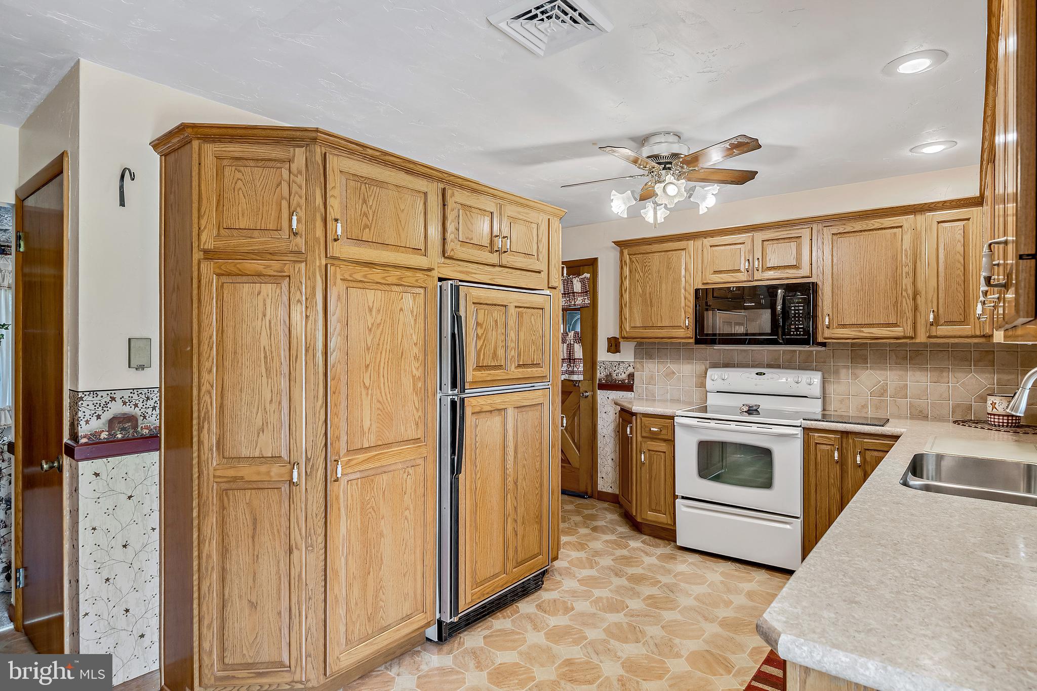 2269 Stoverstown Road Spring Grove, PA 17362 - Photo 13 of 34 Gallery Image 13