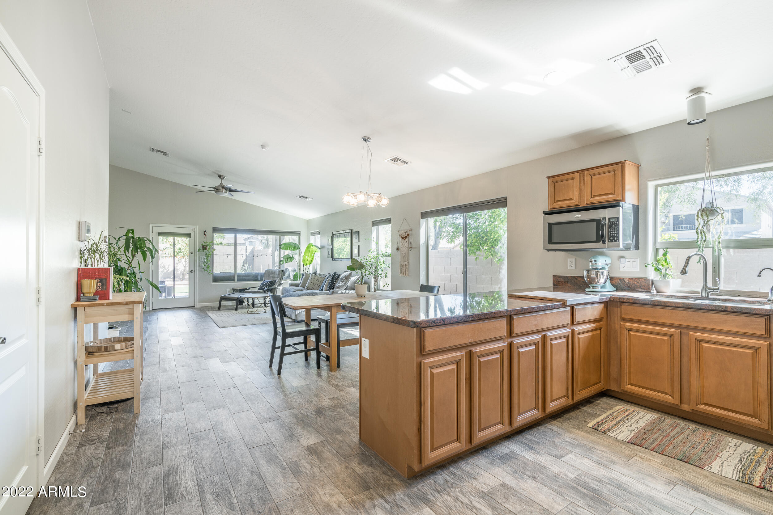 2728 East Alameda Road Phoenix, AZ 85024 - Photo 5 of 27 Kitchen