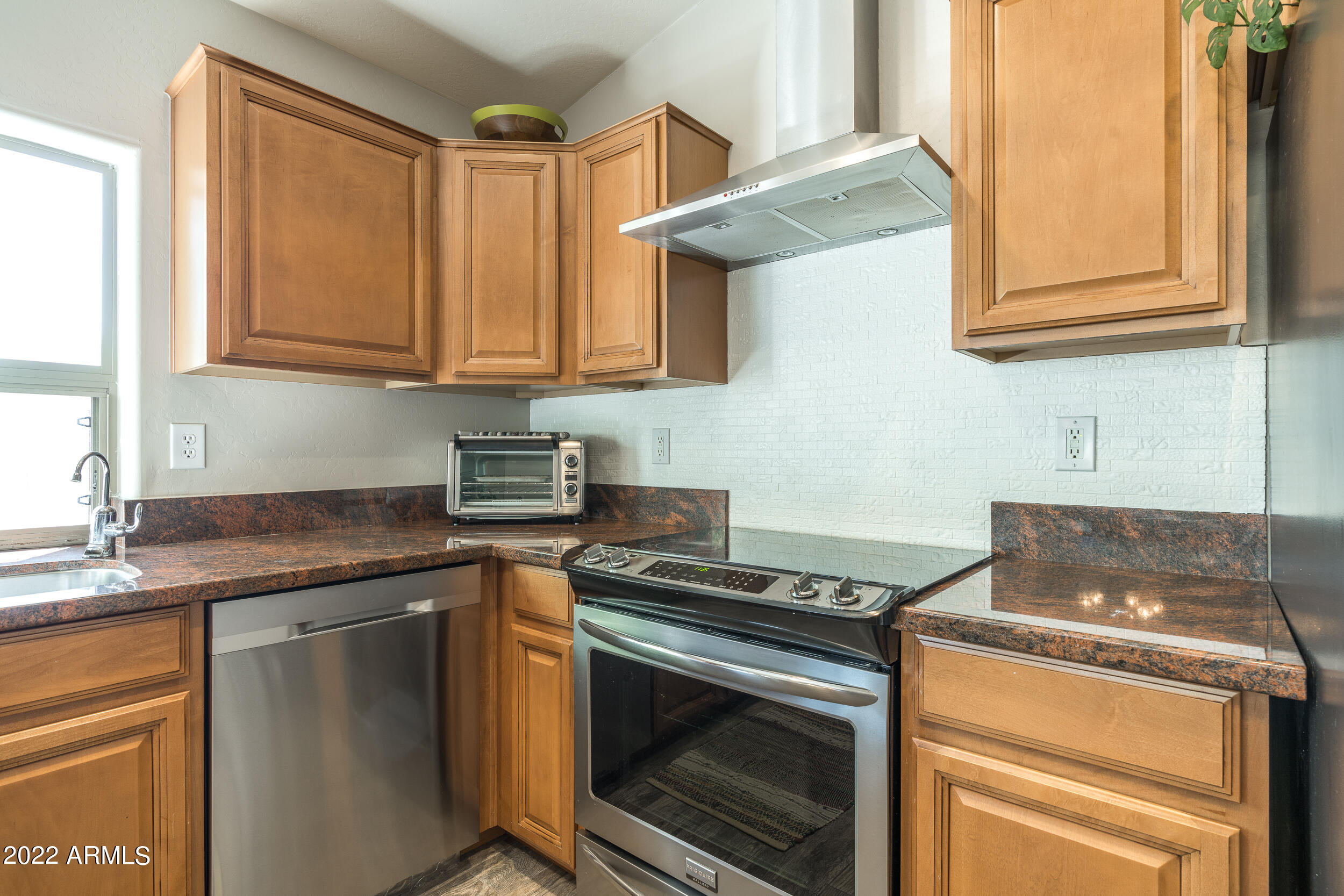 2728 East Alameda Road Phoenix, AZ 85024 - Photo 7 of 27 Kitchen