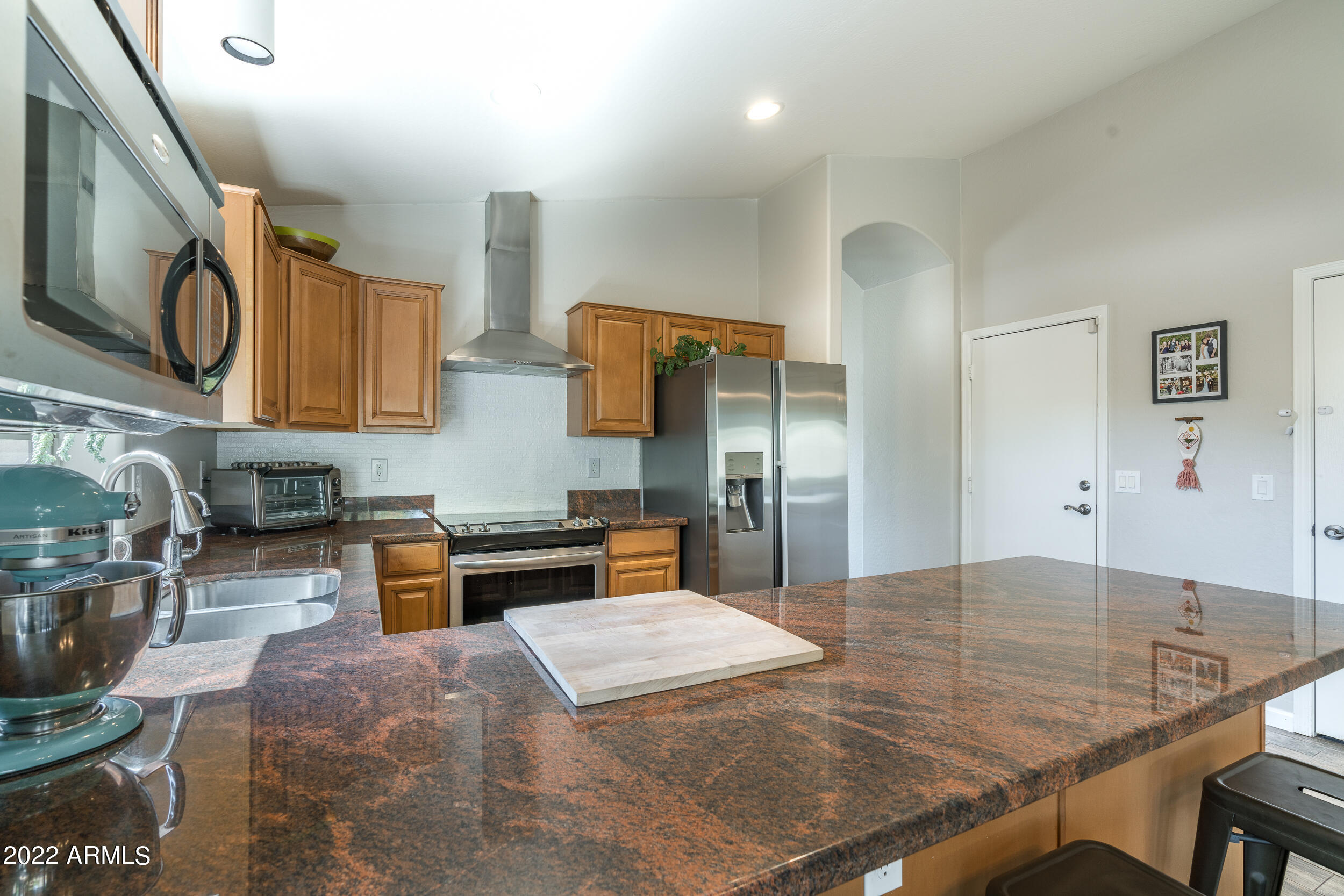 2728 East Alameda Road Phoenix, AZ 85024 - Photo 8 of 27 Kitchen