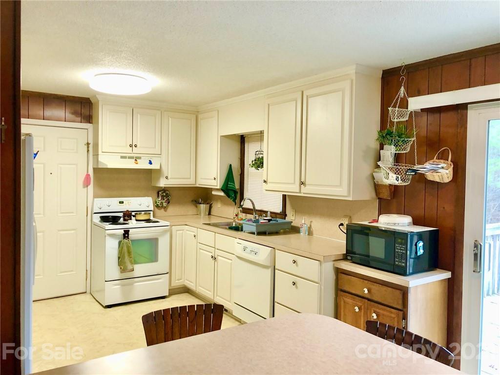 37320 Melton Road Albemarle, NC 28001 - Photo 9 of 34 Gallery Image 9