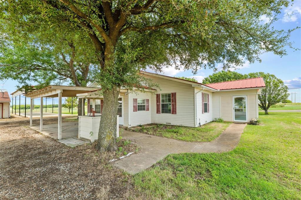 358 Wright Road Waxahachie, TX 75167 - Photo 6 of 38 front view of a house with a yard