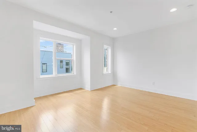 a view of empty room with window