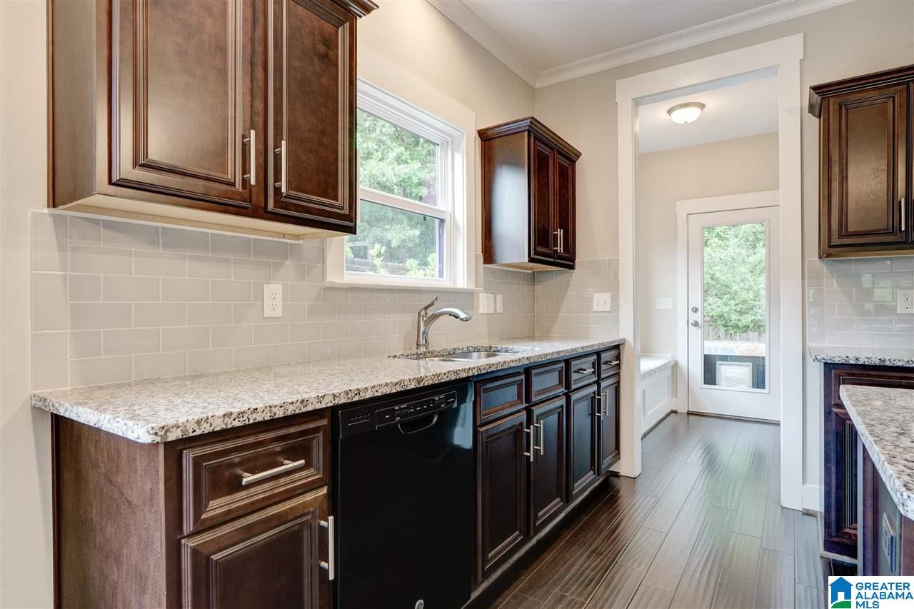 968 Valley Circle Leeds, AL 35094 - Photo 8 of 23