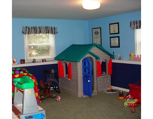 36 Fox Hill Road Framingham, MA 01701 - Photo 7 of 10 Gallery Image 7