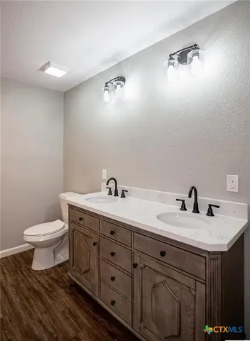 $1,100 | 2003 Woodlawn Street, Unit REAR, Victoria, TX 77901