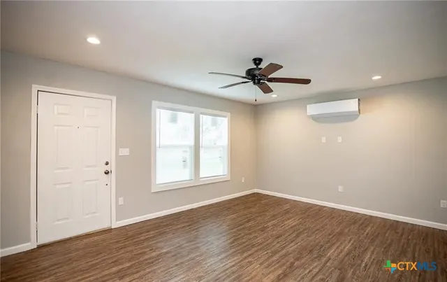 $1,100 | 2003 Woodlawn Street, Unit REAR, Victoria, TX 77901