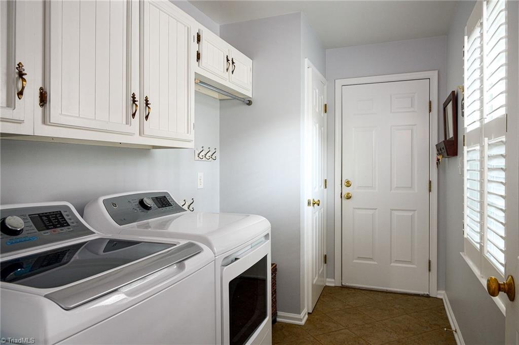 3708 Pinetop Road Greensboro, NC 27410 - Photo 16 of 34 Mud room from garage