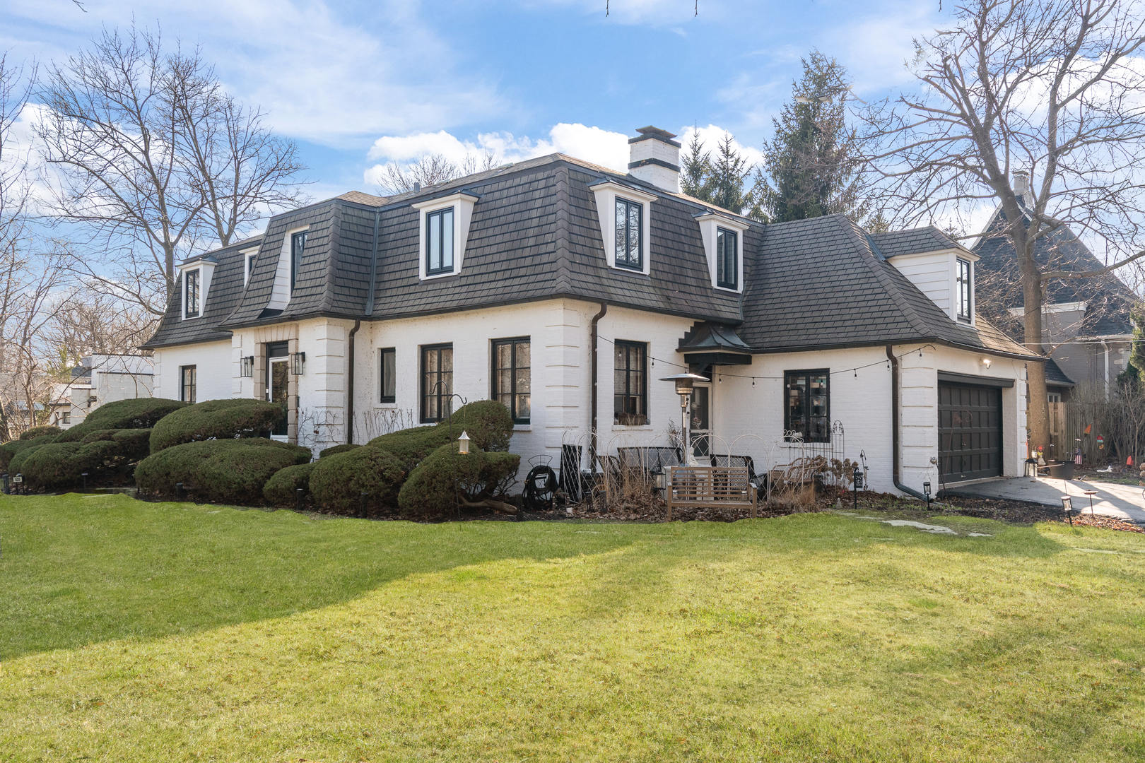 520 Sheridan Road Highland Park, IL 60035 - Photo 2 of 10 a front view of a house with a yard