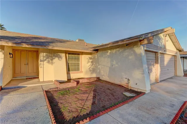 $1,864 | 6270 West Arcadia Avenue, Las Vegas, NV 89118