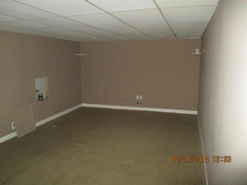 2185 Case Road Columbus, OH 43224 - Photo 9 of 11