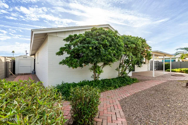 $685,000 | 2132 East Broadmor Drive, Tempe, AZ 85282