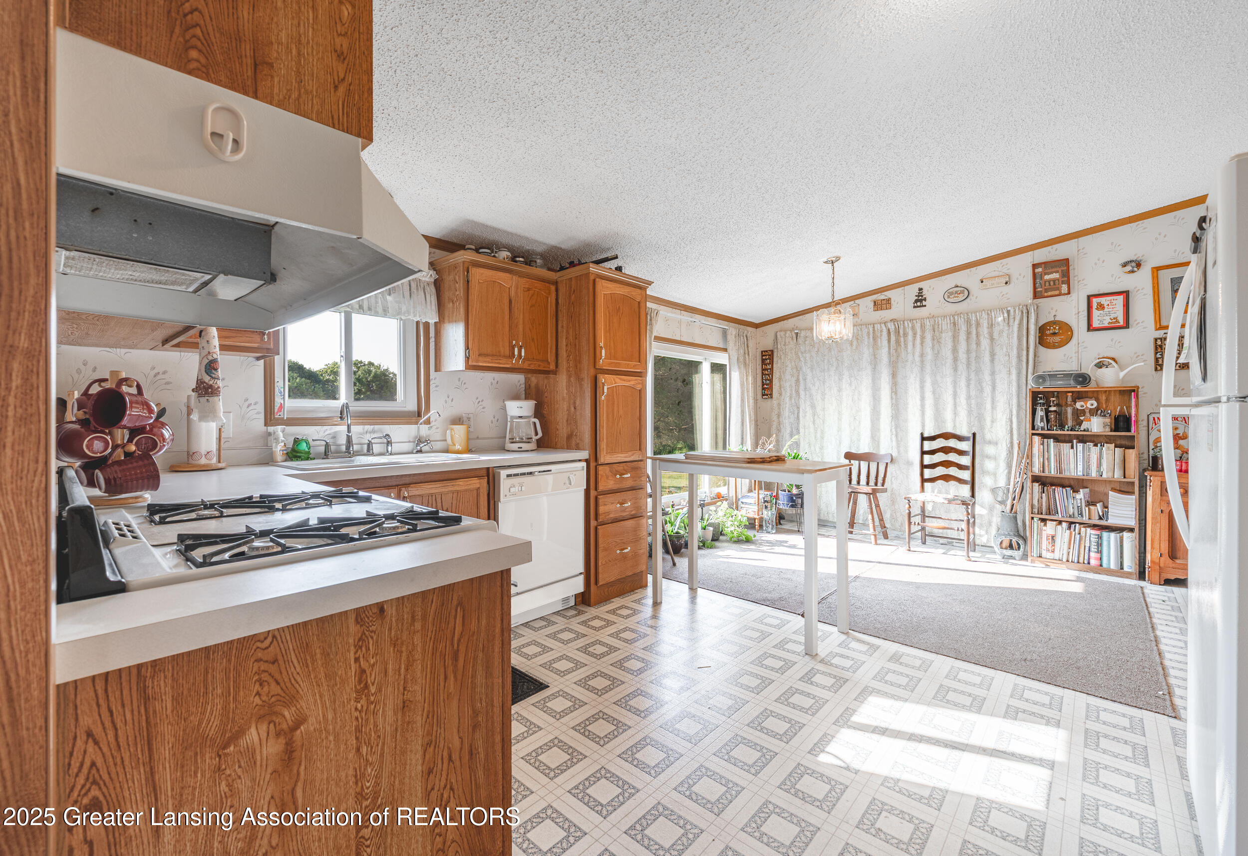 1200 South Michigan Road Eaton Rapids, MI 48827 - Photo 6 of 32 Kitchen