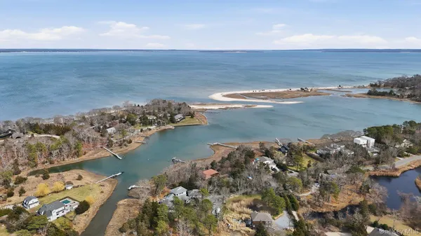 $30,000 | 3 Robins Nest Lane, Hampton Bays, NY 11946