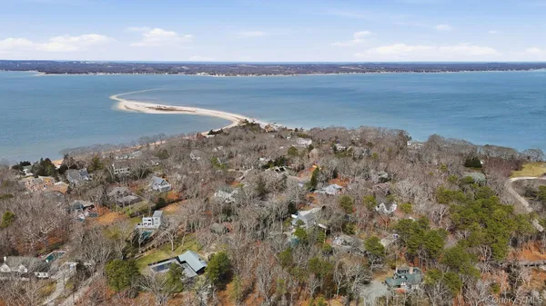 $30,000 | 3 Robins Nest Lane, Hampton Bays, NY 11946