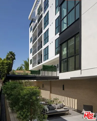 $5,500 | 105 South Doheny Drive, Unit 304, Los Angeles, CA 90048