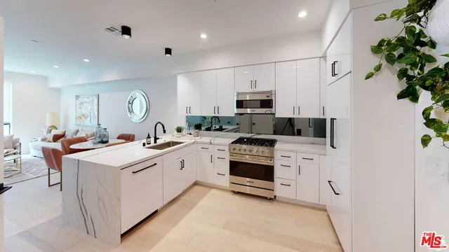 $5,500 | 105 South Doheny Drive, Unit 304, Los Angeles, CA 90048