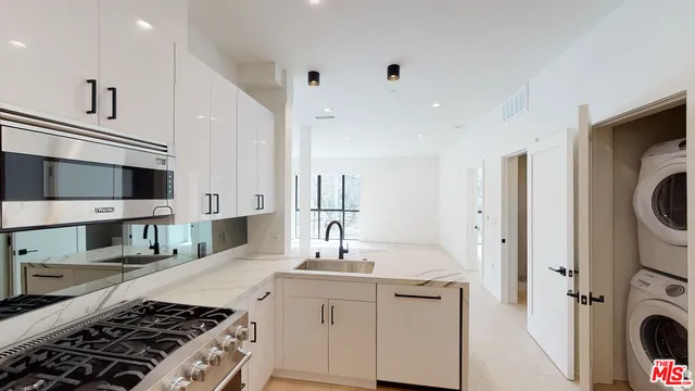 $5,500 | 105 South Doheny Drive, Unit 304, Los Angeles, CA 90048