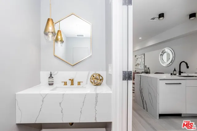 $5,500 | 105 South Doheny Drive, Unit 304, Los Angeles, CA 90048