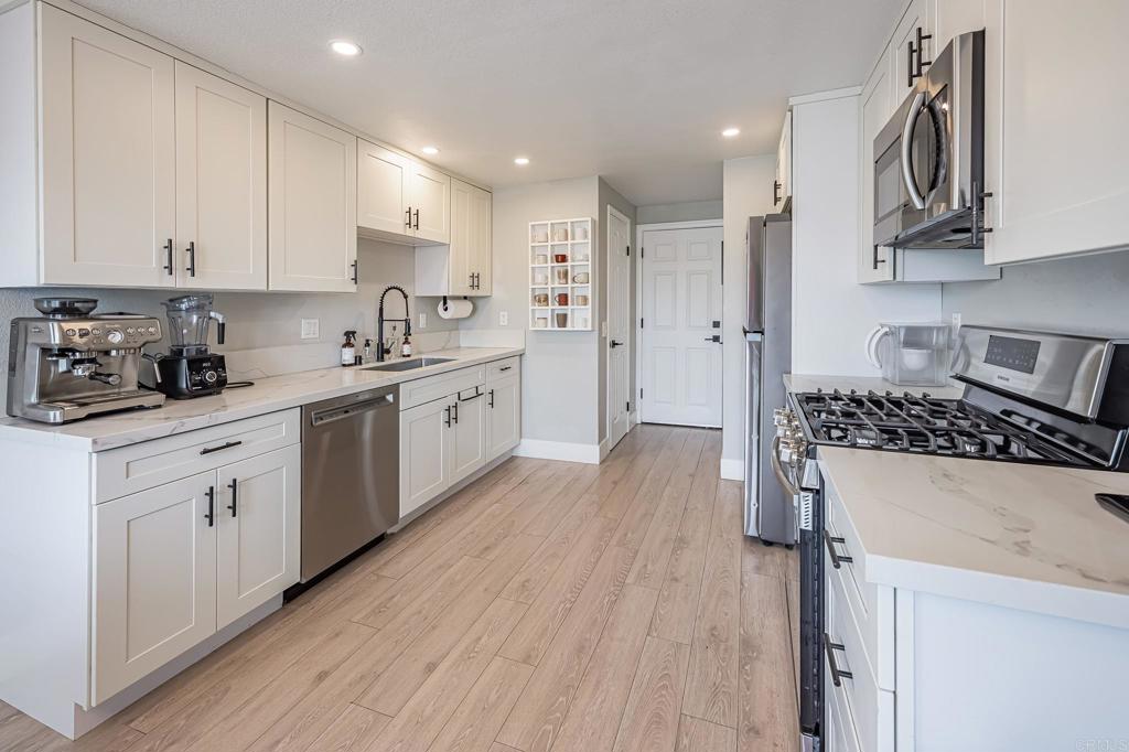 320 Grapevine Road, Unit 108 Vista, CA 92083 - Photo 4 of 33