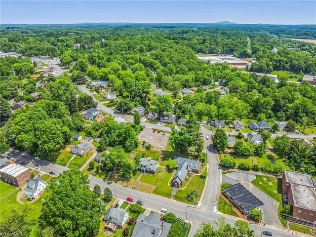 $300,000 | 310 North Bridge Street, Elkin, NC 28621