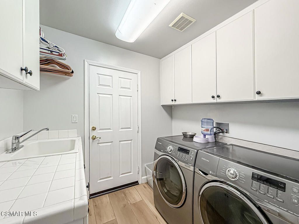 5816 Painted Pony Circle Simi Valley, CA 93063 - Photo 21 of 46 a utility room with dryer and washer