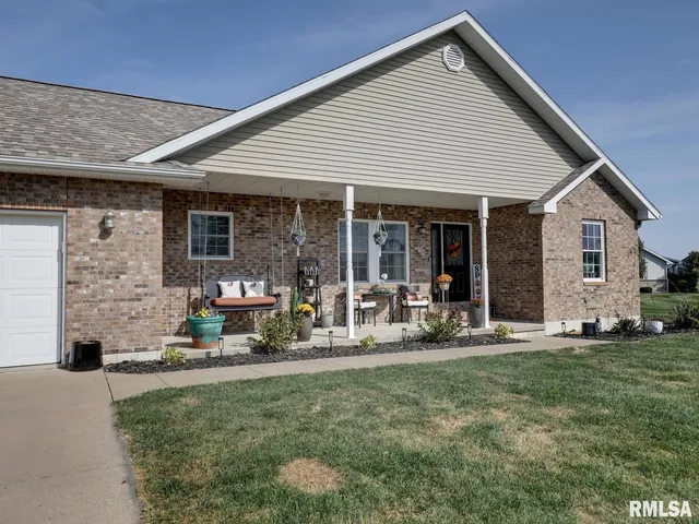 $375,000 | 1433 Hemingway Drive, Quincy, IL 62305