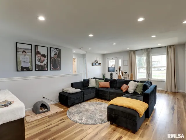 $375,000 | 1433 Hemingway Drive, Quincy, IL 62305