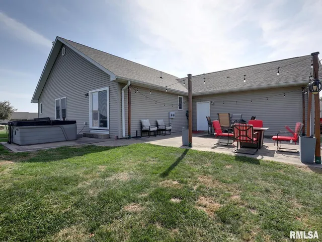 $375,000 | 1433 Hemingway Drive, Quincy, IL 62305