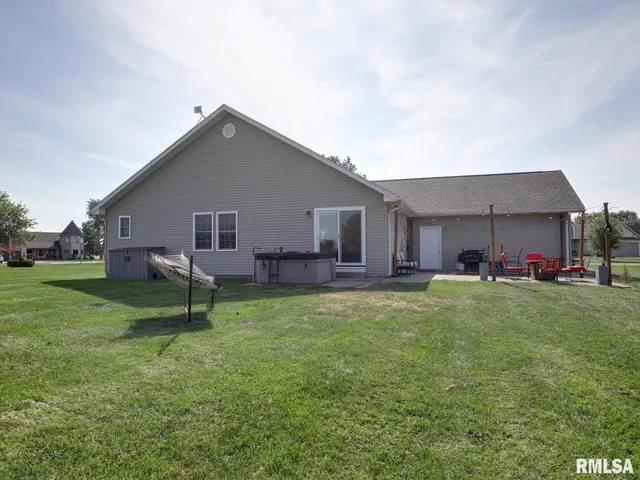 $375,000 | 1433 Hemingway Drive, Quincy, IL 62305