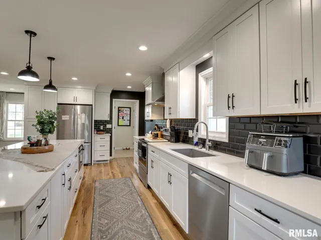 $375,000 | 1433 Hemingway Drive, Quincy, IL 62305