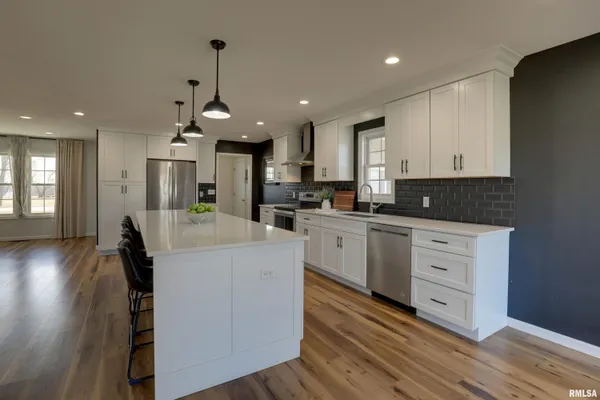 $360,000 | 1433 Hemingway Drive, Quincy, IL 62305