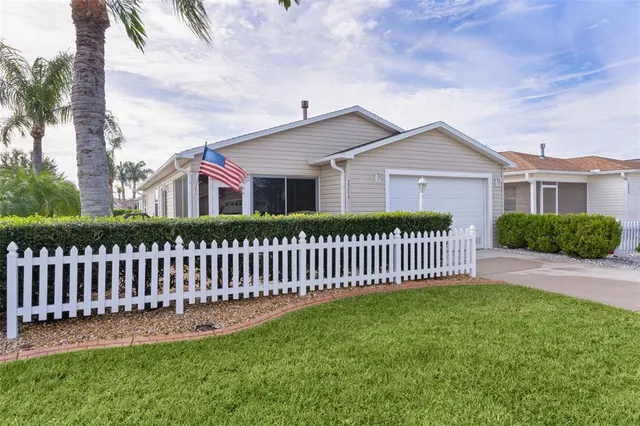 $300,000 | 2306 Oak Bend Place, The Villages, FL 32162