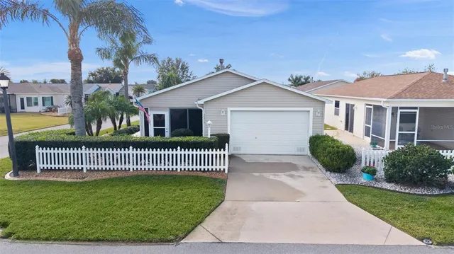 $300,000 | 2306 Oak Bend Place, The Villages, FL 32162