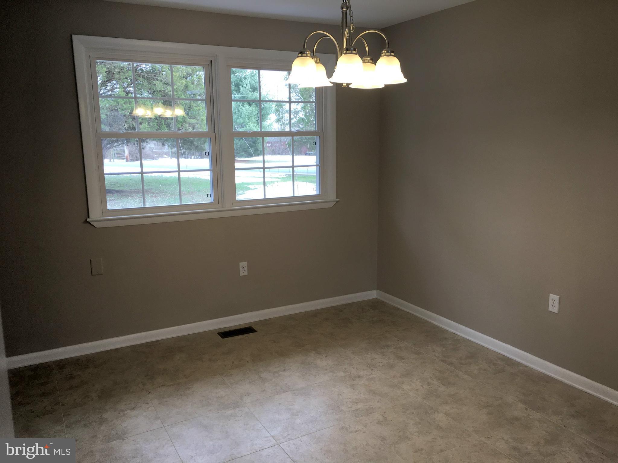 328 Union Church Road Elkton, MD 21921 - Photo 4 of 11 Open dining room
