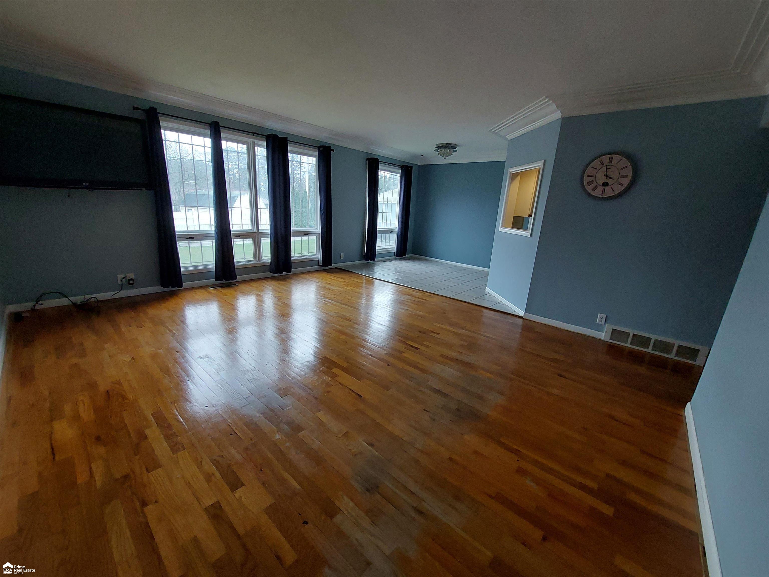 3601 Miller Road Flint, MI 48503 - Photo 8 of 28 50129722-be2b9932-3708-42fa-bc6d-3b3c8e2c9737.JPG