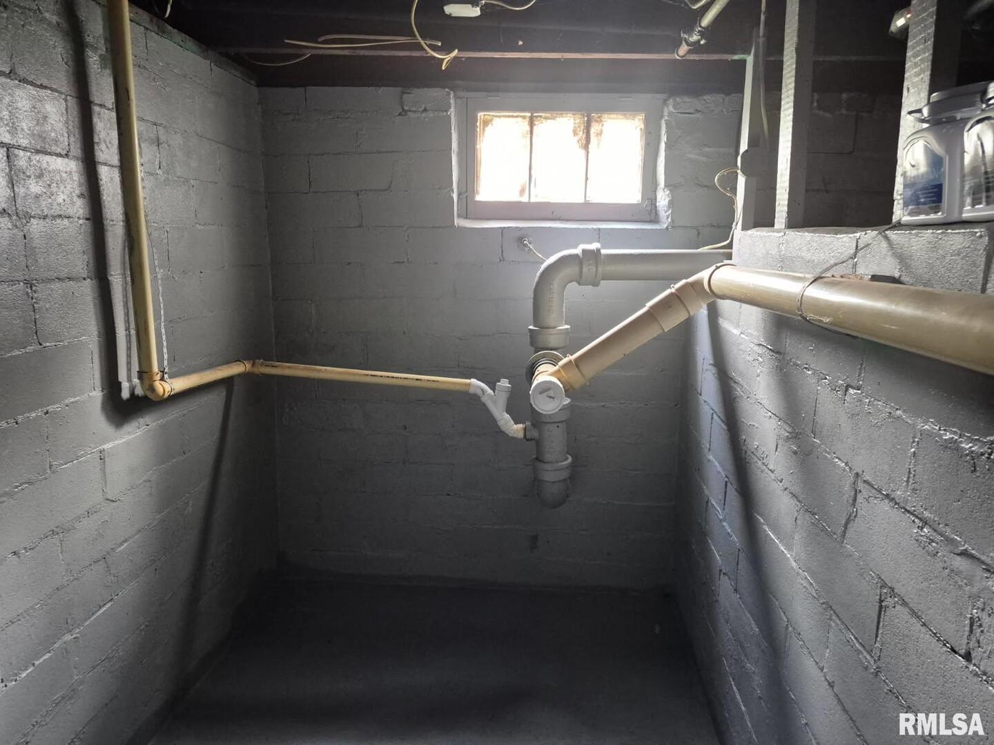 548 Edwards Street Kewanee, IL 61443 - Photo 14 of 18 a close view of sink