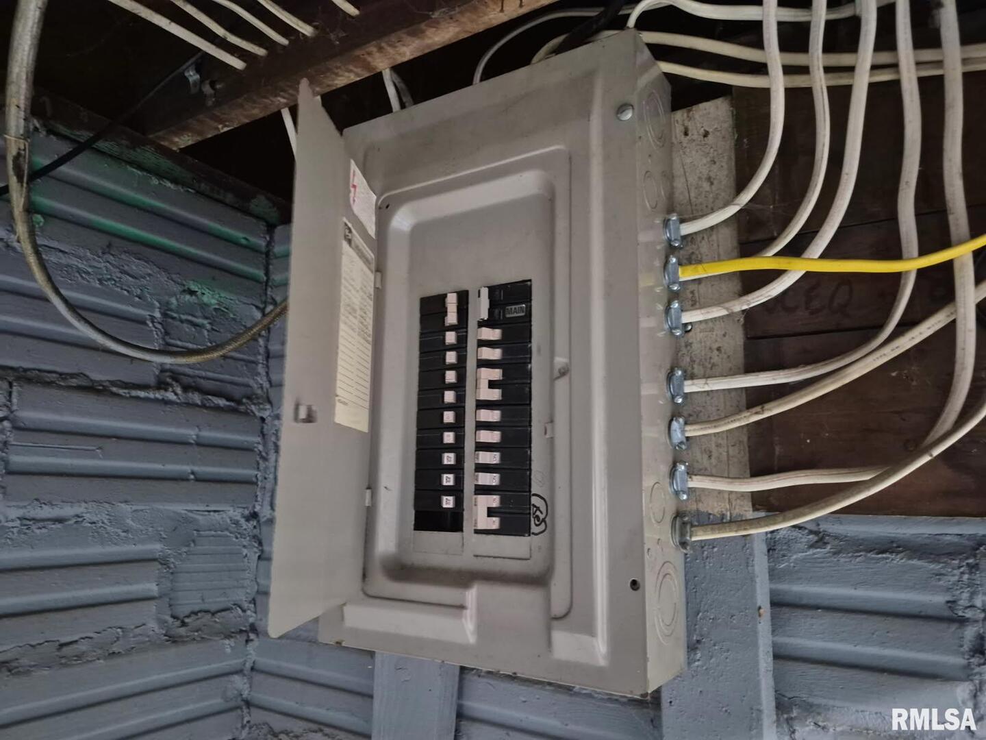 548 Edwards Street Kewanee, IL 61443 - Photo 17 of 18 a view of walk in closet