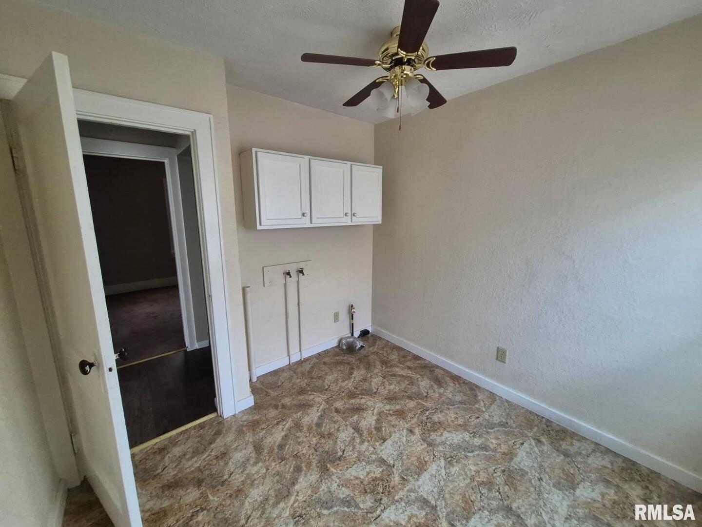 548 Edwards Street Kewanee, IL 61443 - Photo 8 of 18 a view of empty room